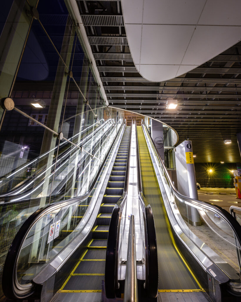 岡山西口エスカレーター