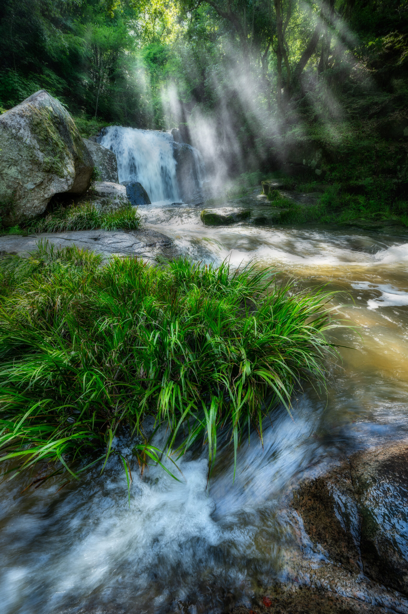 夕方の光芒と鳴滝